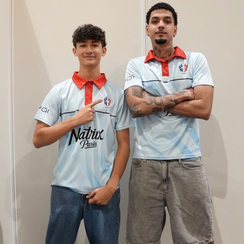 The Natrix Paris polo worn: red collar, light blue gradient and Natrix Paris print